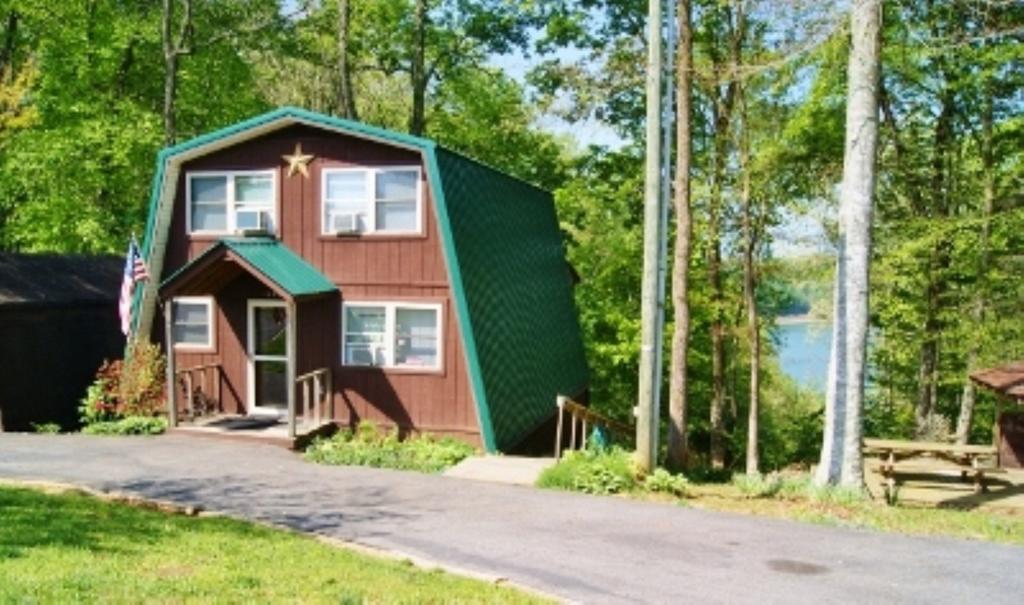 Cabin On Cumberland Jamestown Exterior photo